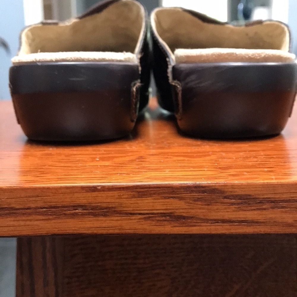 aravon leather mules or clogs, comfortable, some wear at toes - Picture 4 of 7